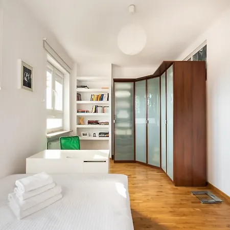 Plac Wilsona 2-bedroom Apartment *