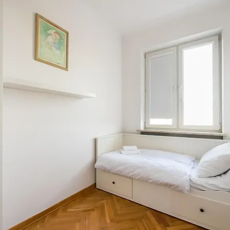 Plac Wilsona 2-bedroom By Bookinghost *